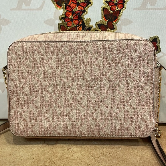 Michael Kors Pink Jet Set Crossbody - Picture 4 of 8